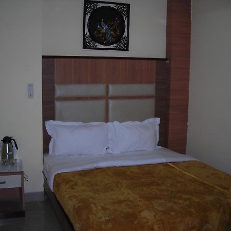 Hotel Dolphin Rāipur Dış mekan fotoğraf