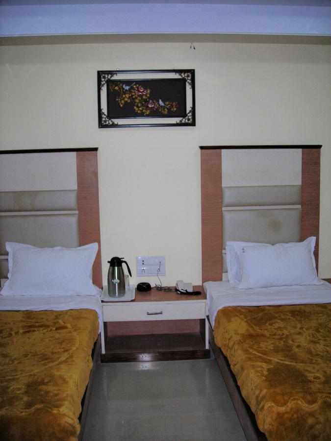 Hotel Dolphin Rāipur Dış mekan fotoğraf