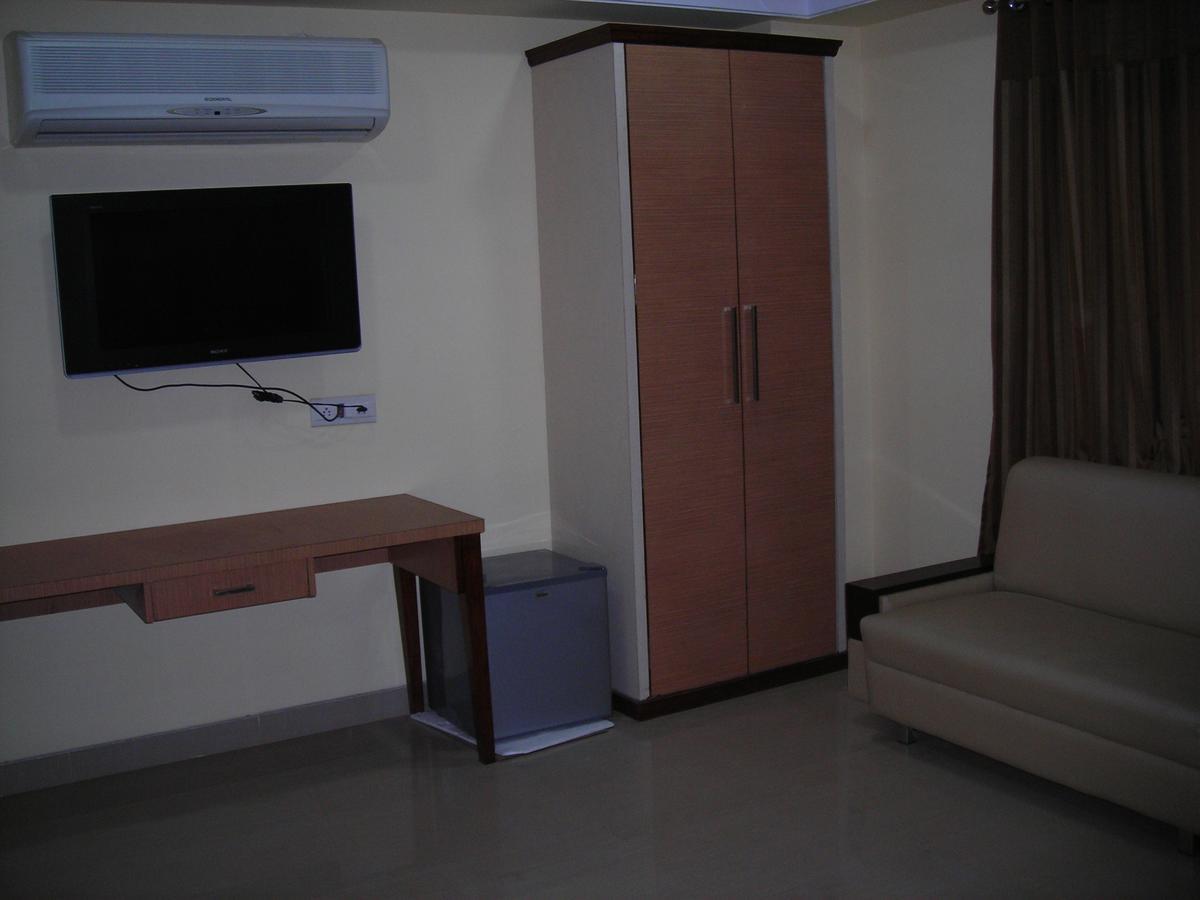 Hotel Dolphin Rāipur Dış mekan fotoğraf