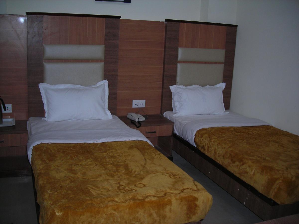 Hotel Dolphin Rāipur Dış mekan fotoğraf