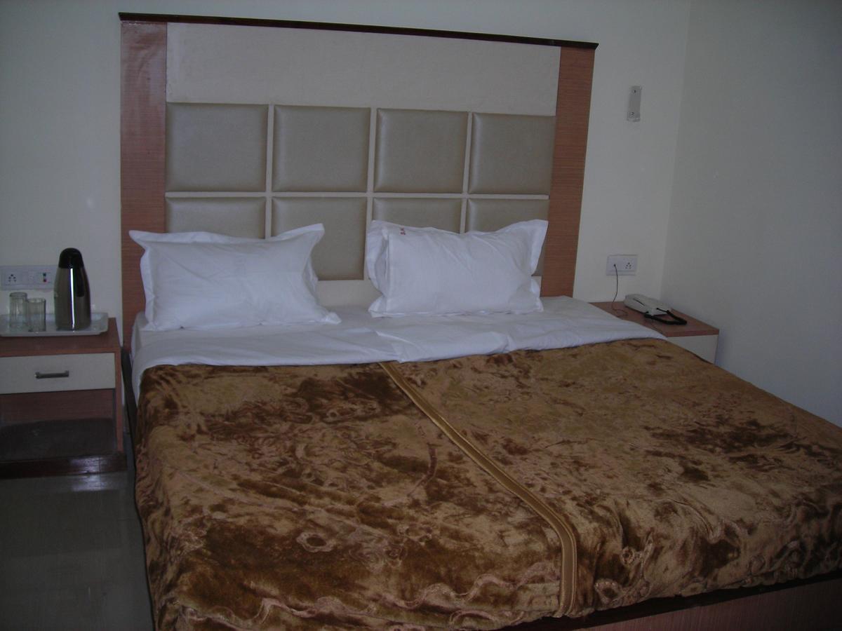 Hotel Dolphin Rāipur Dış mekan fotoğraf