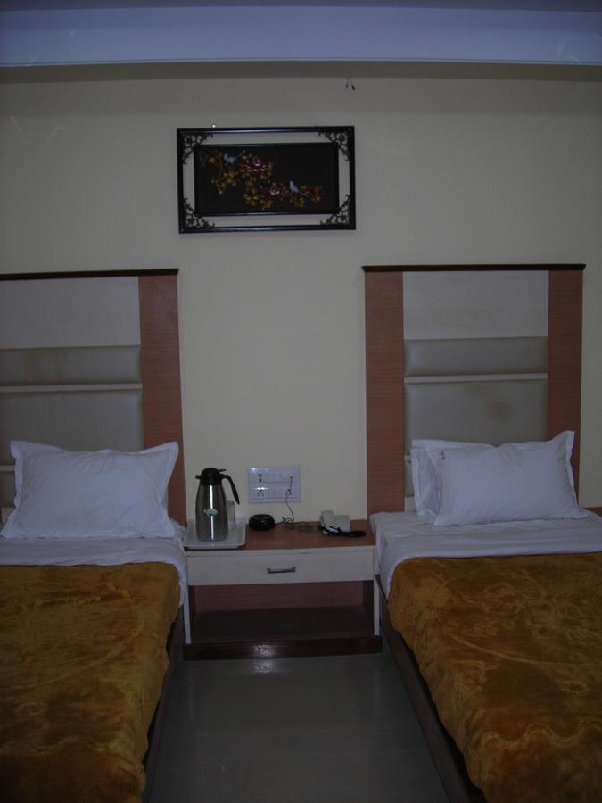Hotel Dolphin Rāipur Dış mekan fotoğraf